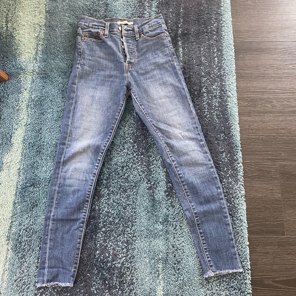 Levi’s wedgie skinny jeans